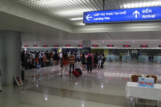 Visa cấp tại sân bay Việt Nam có hợp pháp không? 